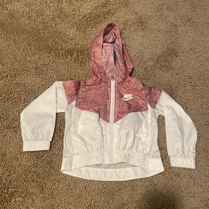 “NWOT” Kids Nike Windrunner Jacket color pink and white SZ 2T